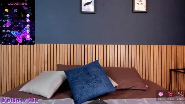 Image 11 of valesantodomingo Stream on Chaturbate on 13 months ago