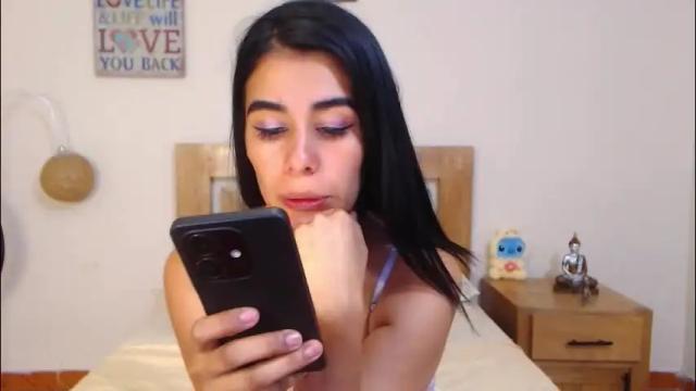 Image 12 of valesantodomingo Stream on Chaturbate on 2 months ago