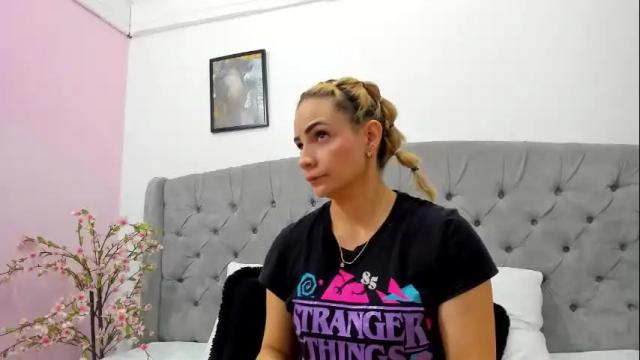 Image 2 of valesskahall Stream on Chaturbate on 1 month ago