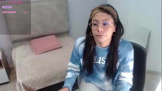 Image 2 of valevicious Stream on Chaturbate on 3 months ago