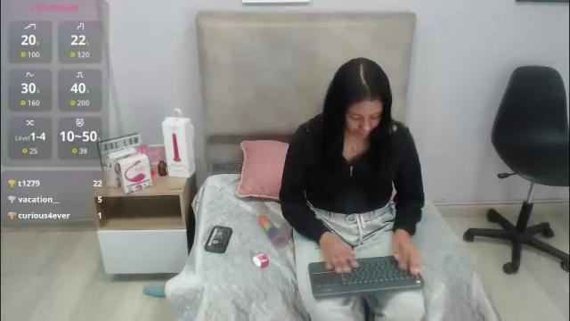 Image 8 of valevicious Stream on Chaturbate on 1 month ago