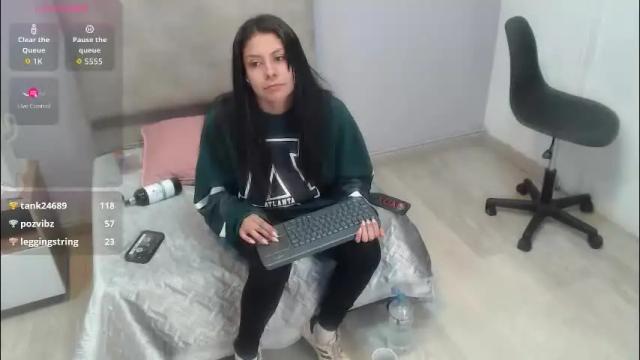 Image 2 of valevicious Stream on Chaturbate on 27 days ago