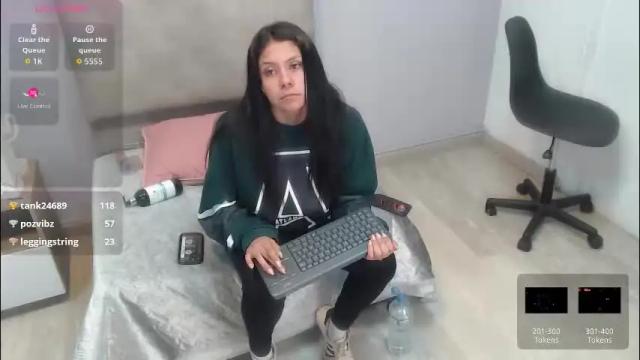 Image 8 of valevicious Stream on Chaturbate on 27 days ago