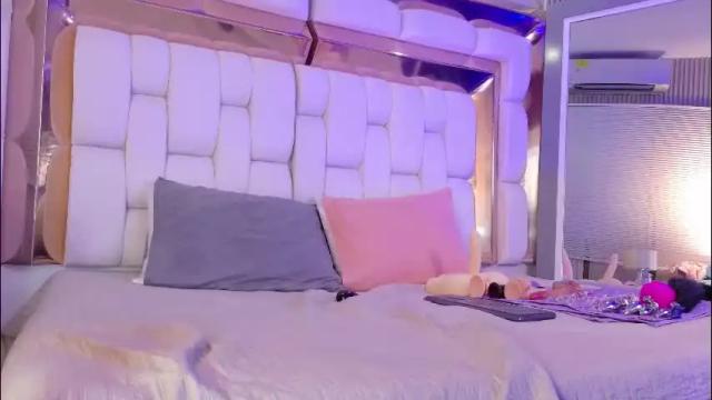 Image 2 of valkiria_moore Stream on Chaturbate on 1 month ago