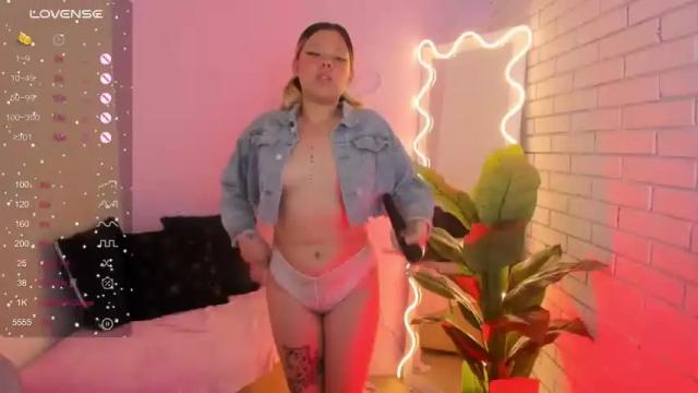 Image 2 of vallamour_tay Stream on Chaturbate on 13 months ago