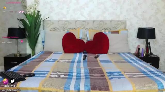 Image 8 of valleriejonnes Stream on Chaturbate on 12 months ago