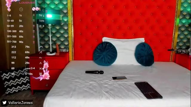 Image 6 of valleriejonnes Stream on Chaturbate on 15 days ago