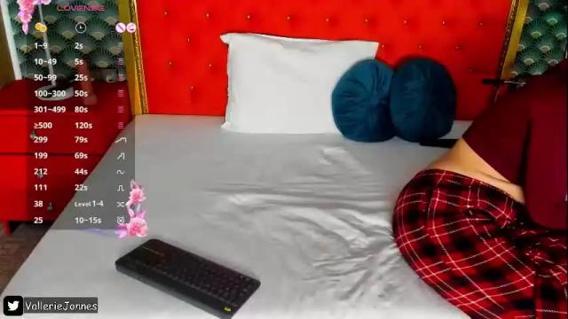 Image 2 of valleriejonnes Stream on Chaturbate on 14 days ago