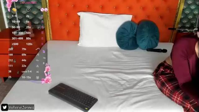 Image 6 of valleriejonnes Stream on Chaturbate on 14 days ago