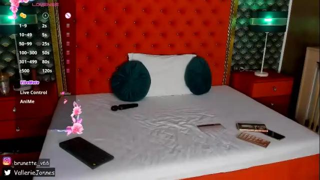 Image 7 of valleriejonnes Stream on Chaturbate on 15 days ago