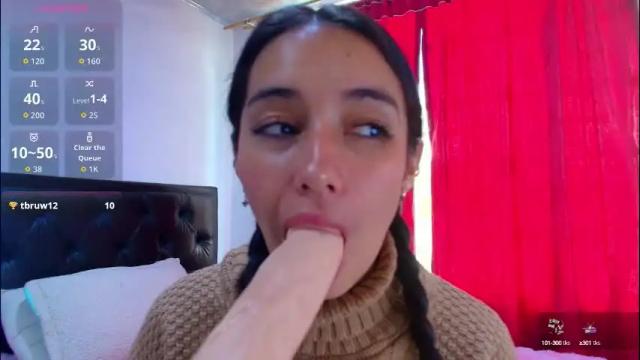 Image 3 of vallery_evanss Stream on Chaturbate on 2 months ago