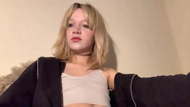 Image 8 of valleyofthed0lls Stream on Chaturbate on 15 months ago