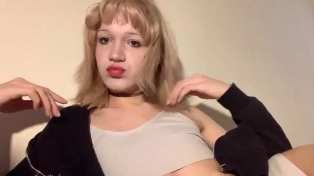 Image 3 of valleyofthed0lls Stream on Chaturbate on 15 months ago