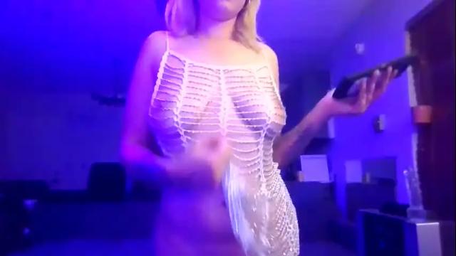 Image 11 of valoriepeaches Stream on Chaturbate on 28 days ago