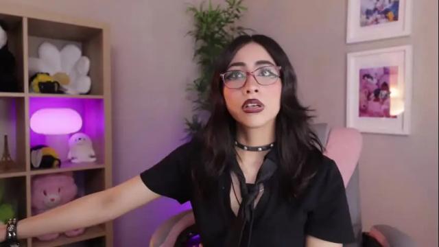 Image 2 of vampy_dolll Stream on Chaturbate on 1 month ago