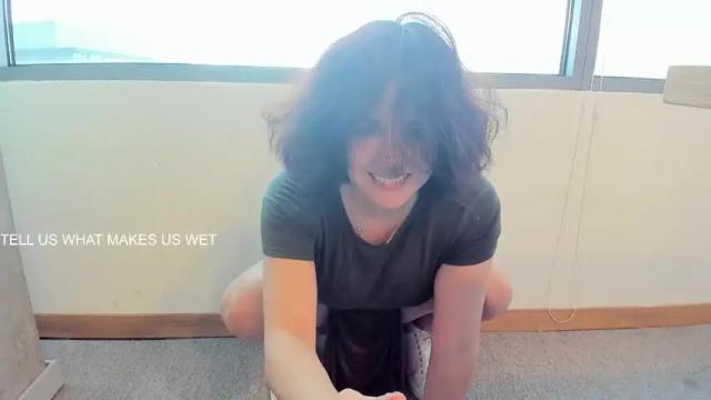 Image 12 of vanandjuani Stream on Chaturbate on 2 months ago