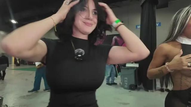 Image 6 of vanandjuani Stream on Chaturbate on 3 days ago