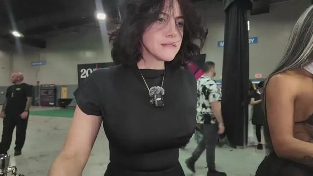 Image 7 of vanandjuani Stream on Chaturbate on 3 days ago