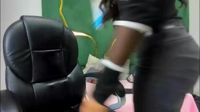 Image 2 of vanelin18 Stream on Chaturbate on 22 days ago