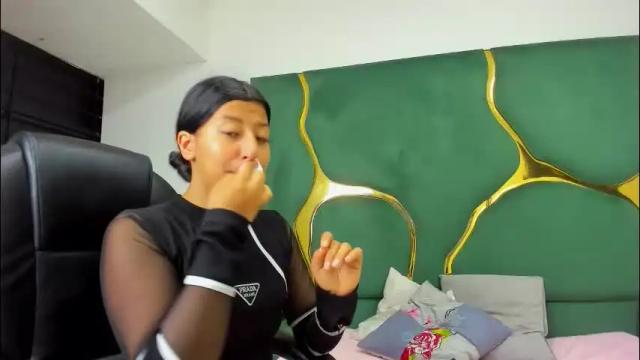 Image 4 of vanelin18 Stream on Chaturbate on 22 days ago