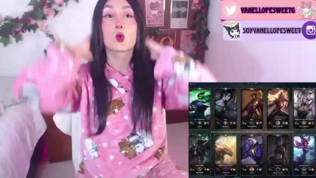 Image 3 of vanellope_sweetgirl Stream on Chaturbate on 18 months ago