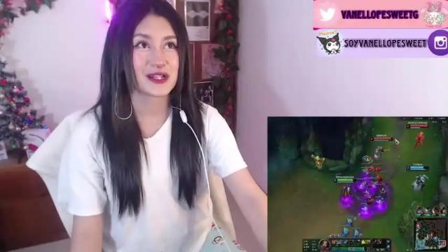 Image 11 of vanellope_sweetgirl Stream on Chaturbate on 18 months ago