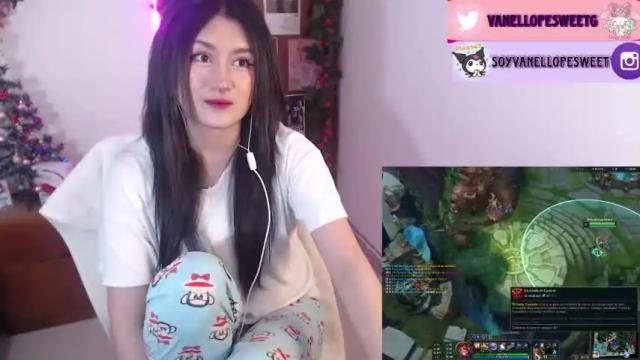Image 4 of vanellope_sweetgirl Stream on Chaturbate on 18 months ago