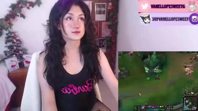 Image 10 of vanellope_sweetgirl Stream on Chaturbate on 18 months ago