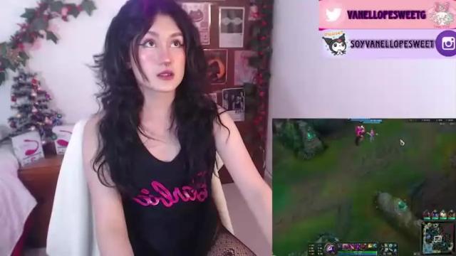 Image 12 of vanellope_sweetgirl Stream on Chaturbate on 18 months ago