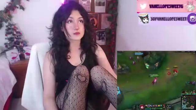 Image 2 of vanellope_sweetgirl Stream on Chaturbate on 18 months ago