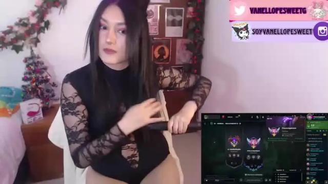 Image 2 of vanellope_sweetgirl Stream on Chaturbate on 17 months ago