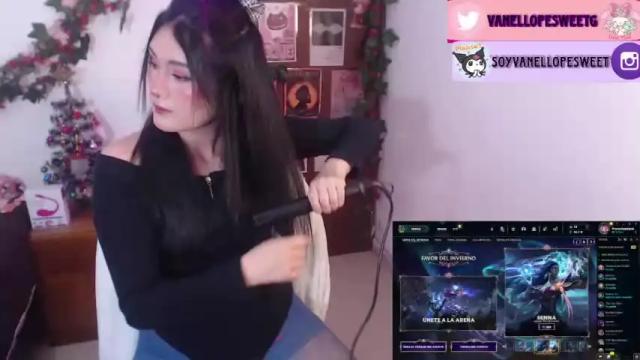 Image 4 of vanellope_sweetgirl Stream on Chaturbate on 17 months ago