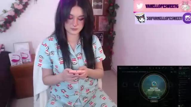Image 11 of vanellope_sweetgirl Stream on Chaturbate on 17 months ago