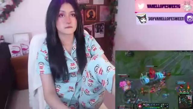 Image 2 of vanellope_sweetgirl Stream on Chaturbate on 17 months ago