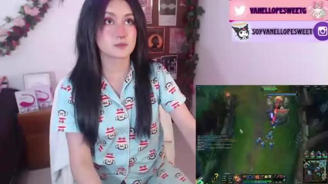 Image 6 of vanellope_sweetgirl Stream on Chaturbate on 17 months ago