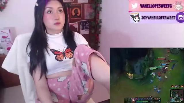 Image 10 of vanellope_sweetgirl Stream on Chaturbate on 17 months ago