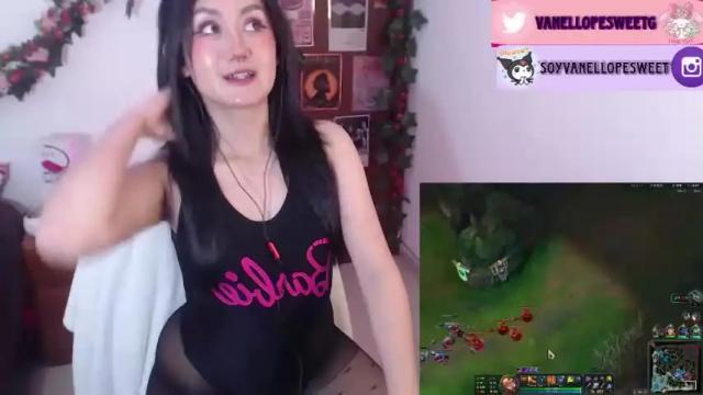 Image 2 of vanellope_sweetgirl Stream on Chaturbate on 17 months ago