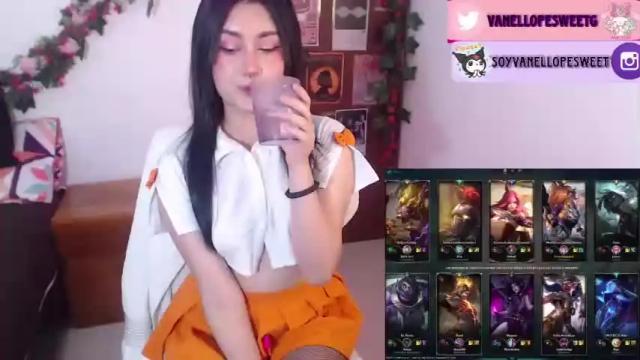 Image 4 of vanellope_sweetgirl Stream on Chaturbate on 17 months ago