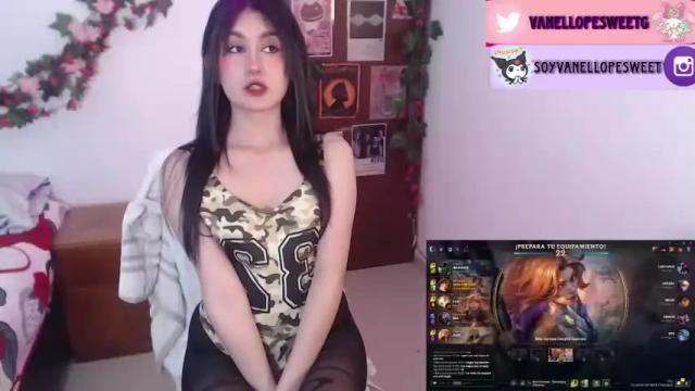 Image 3 of vanellope_sweetgirl Stream on Chaturbate on 16 months ago