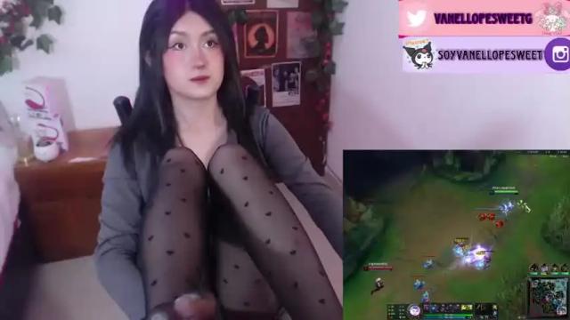 Image 3 of vanellope_sweetgirl Stream on Chaturbate on 16 months ago