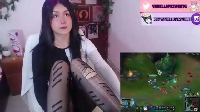 Image 4 of vanellope_sweetgirl Stream on Chaturbate on 16 months ago