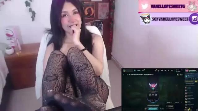Image 10 of vanellope_sweetgirl Stream on Chaturbate on 16 months ago