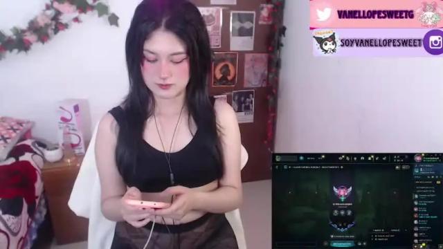Image 3 of vanellope_sweetgirl Stream on Chaturbate on 16 months ago