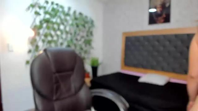 Image 11 of vanesamillerr Stream on Chaturbate on 18 months ago