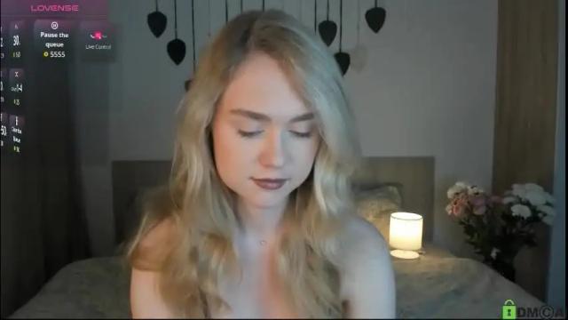 Image 2 of vanessa_maes Stream on Chaturbate on 2 months ago
