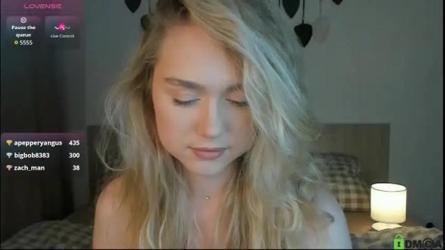 Image 2 of vanessa_maes Stream on Chaturbate on 2 months ago