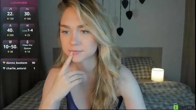 Image 3 of vanessa_maes Stream on Chaturbate on 1 month ago