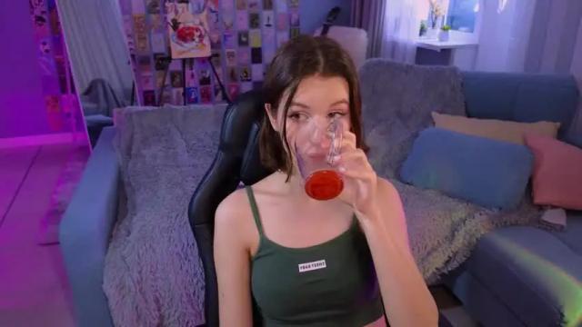 Image 2 of vanessabayer Stream on Chaturbate on 14 months ago