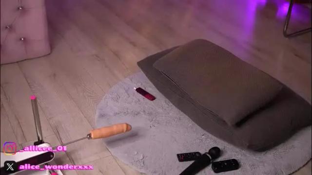 Image 12 of vanessasimon Stream on Chaturbate on 29 days ago