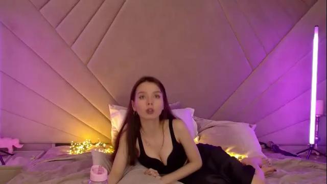 Image 7 of vanessavien Stream on Chaturbate on 13 days ago